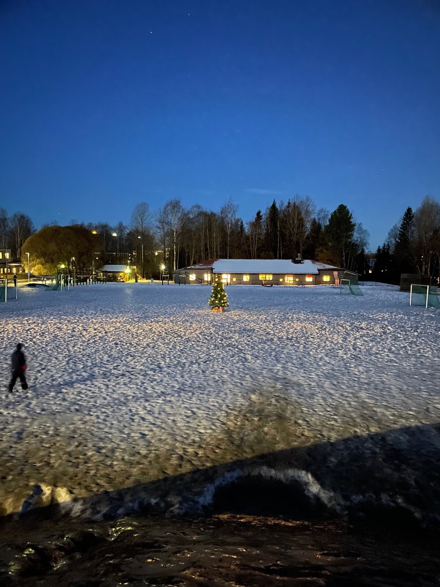 God jul fra små og store på Døli skole!