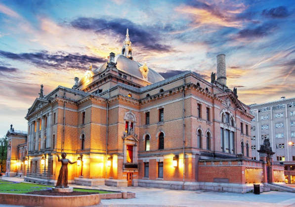 Bli med på omvisning på Nasjonalteateret